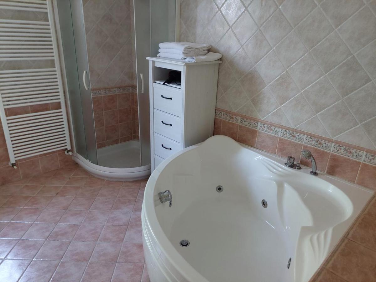 Agriturismo Ca' Isotta Castello di Serravalle Kültér fotó