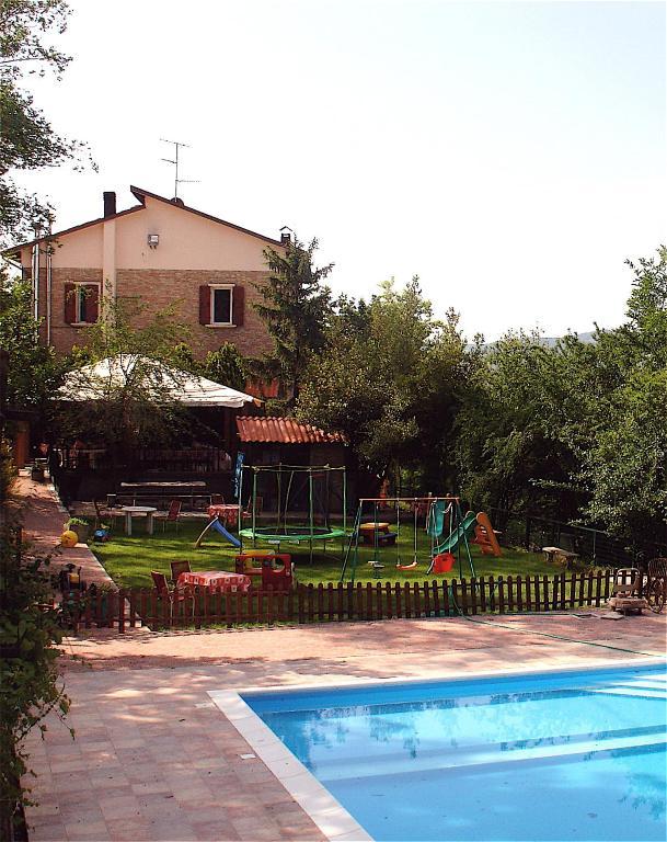 Agriturismo Ca' Isotta Castello di Serravalle Kültér fotó